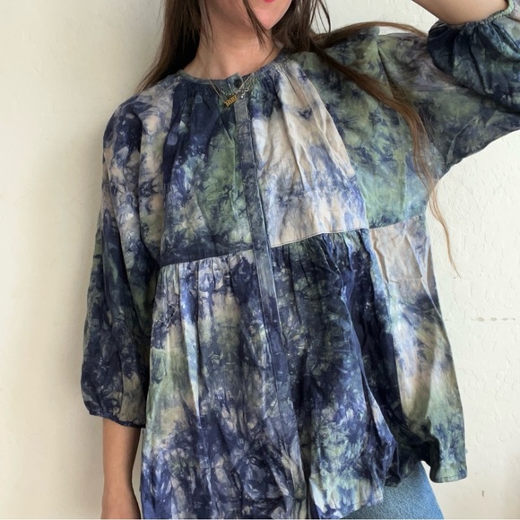 CAbi Woodstock Tie Dye Print Button Front Top Blouse #5714 - Picture 2 of 8